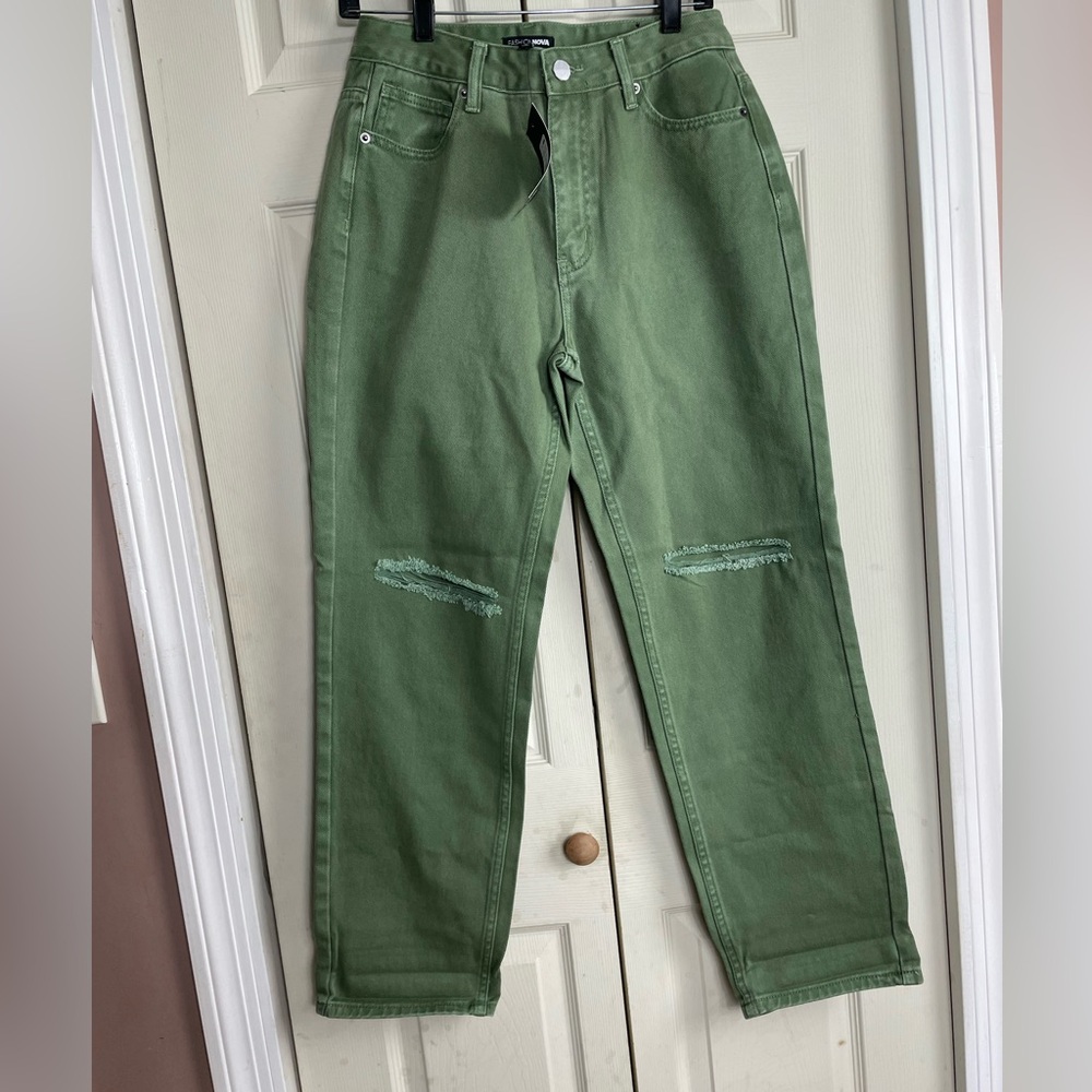 Fashion Nova Symbol Of Victory Ripped Mom Olive Green Jeans Size 9 NWT